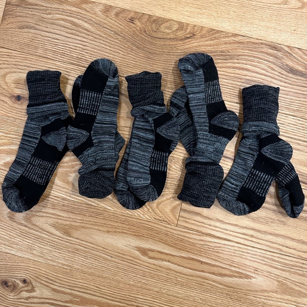 6 pairs of socks